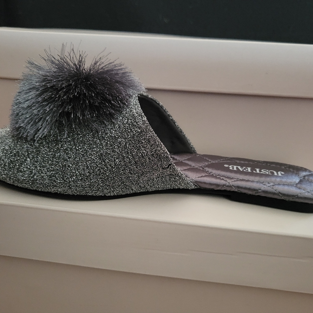 Brand: JustFab Size:8 Color: Grey with Sparkels